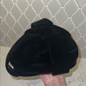 1960s Lilly Dache Young Modes Velvet Hat - New York, Paris, I.Magnin